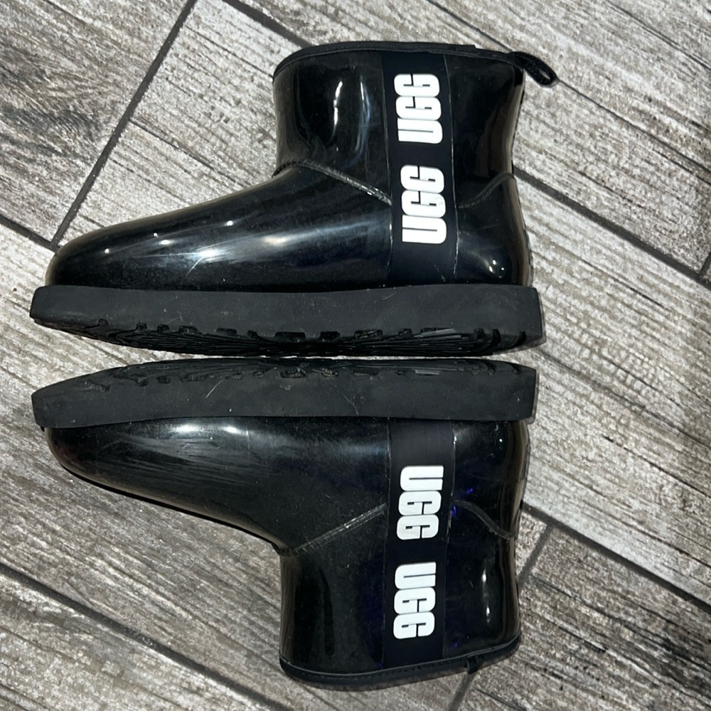 WATERPROOF UGGS WOMENS 7